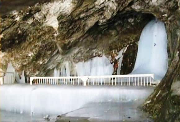 Amarnath Yatra 2017 Pilgrimage Starts Amid Tight Security Latest Update अमरनाथच्या गुहेत बाबा बर्फानींचं आज पहिलं दर्शन, भाविकांमध्ये उत्साह