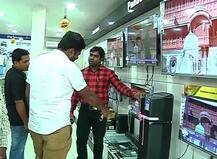 जीएसटीपूर्वी बंपर सूटचा फायदा घेण्यासाठी ग्राहकांची झुंबड