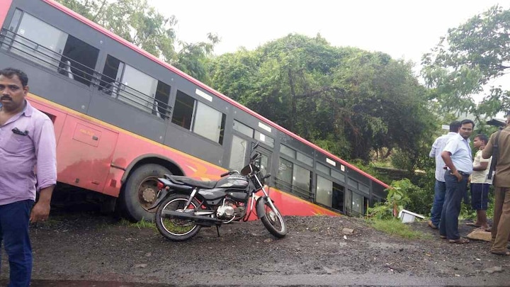 Thane Mira Road Bus Accident Latest Updates ठाणे-मीरा रोड बसचा अपघात, सुदैवाने मोठी जीवितहानी टळली