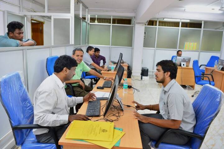 जीएसटी लागू झाल्यानंतर सर्व प्रकारच्या व्यवहारांची नोंद सरकार दरबारी असेल. त्यामुळे सरकारकडे येणारा कर वाढेल आणि त्याचा वापर विकासकामांसाठी करणं शक्य होईल.