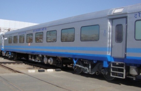 Indian Railways Will Introduce New Economic Ac Coach Fare Latest Updates रेल्वेत आता इकॉनॉमी AC कोच, थर्ड एसीपेक्षाही कमी तिकीट दर