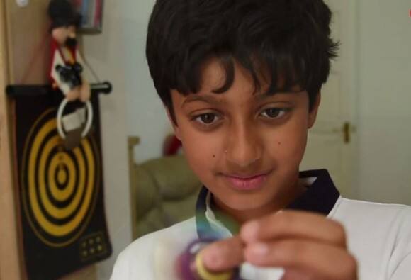 ब्रिटनमधील भारतीय वंशाच्या चिमुरड्याचा IQ आईनस्टाईनपेक्षा जास्त Indian Origin Boy Arnav Sharma Gets Higher Mesa Iq Test Score Than Albert Einstein And Stephen Hawking ब्रिटनमधील भारतीय वंशाच्या चिमुरड्याचा IQ आईनस्टाईनपेक्षा जास्त