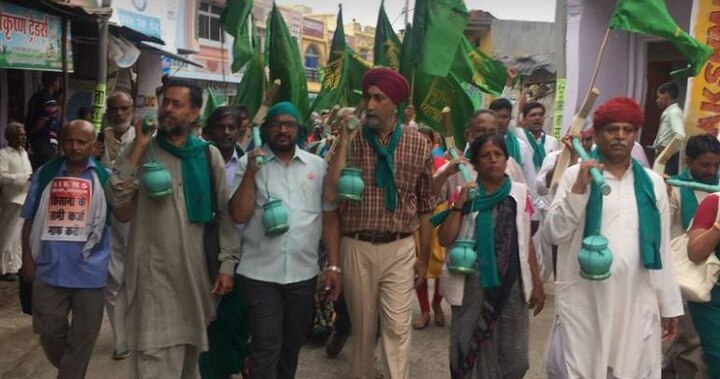स्वाभिमानी शेतकरी संघटनेचे खासदार राजू शेट्टी यांच्या नेतृत्वाखाली देश पातळीवरील किसना मुक्ती यात्रेला मध्यप्रदेशातल्या बुढामधून सुरुवात झाली आहे. या यात्रेत राजू शेट्टींसह सामाजिक कार्यकर्त्या मेधा पाटकर, योगेंद्र यादव यांच्यासह 25 राज्यातले शेतकरी सहभागी झाले आहे. 