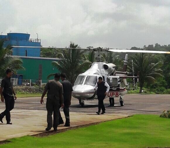 Cm Devendra Fadnavis Escapes Unhurt During Helicopter Accident मुख्यमंत्री पुन्हा एकदा हेलिकॉप्टर अपघातातून बचावले