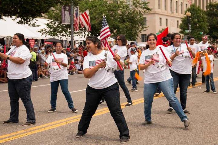 वॉशिंग्टन डीसी इथे 4 जुलैला कॉन्सट्युशनल अव्हेन्यू येथे झालेल्या स्वातंत्र दिनाच्या सोहळ्यात ‘देवगर्जना’ला बहुमान देण्यात आला.
