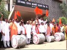 कर्जमाफीवरुन शिवसेना आक्रमक, राज्यात ठिकठिकाणी ढोल वाजवून आंदोलन