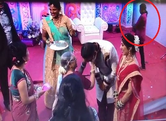 Nagpur Girl Arrested While Stealing Purse Of Bride During Wedding Latest Update लग्नसोहळ्यातून वधूची पर्स चोरी, व्हिडिओ शूटिंगमुळे तरुणीला बेड्या