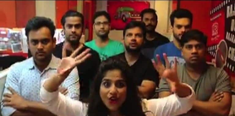 मुंबई, तुला बीएमसीवर भरवसा नाय काय?, आर.जे. मलिश्काचं भन्नाट गाणं Rj Malishka Song On Mumbai Potholes Waterlogging Chaos That Comes With Monsoon In Mumbai मुंबई, तुला बीएमसीवर भरवसा नाय काय?, आर.जे. मलिश्काचं भन्नाट गाणं