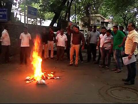 कोपर्डी बलात्कार: निर्भयाच्या स्मारकाला संभाजी ब्रिगेडचा विरोध कोपर्डी बलात्कार: निर्भयाच्या स्मारकाला संभाजी ब्रिगेडचा विरोध