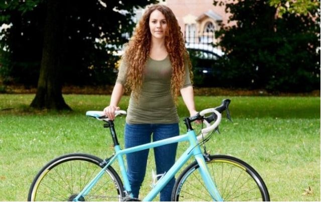 Woman Steals Her Bicycle Back From Thief फेसबुक जाहिरातीनंतर महिलेची सायकलीसाठी 'चोराच्या घरातून चोरी'