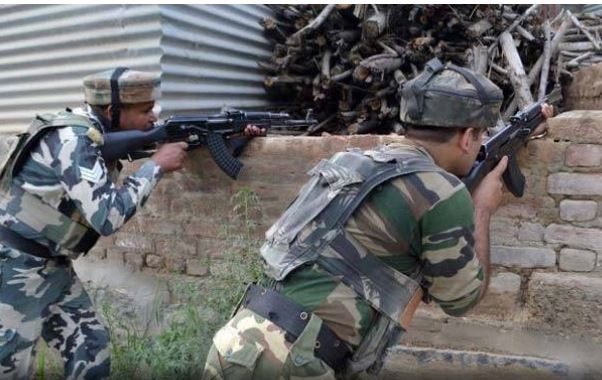 Terrorist Attack On Police Quarter In Pulwama In Jammu Kashmir Latest Marathi News Updates पुलवामात दहशतवादी हल्ला, साताऱ्याच्या सुपुत्रासह 8 जवान शहीद