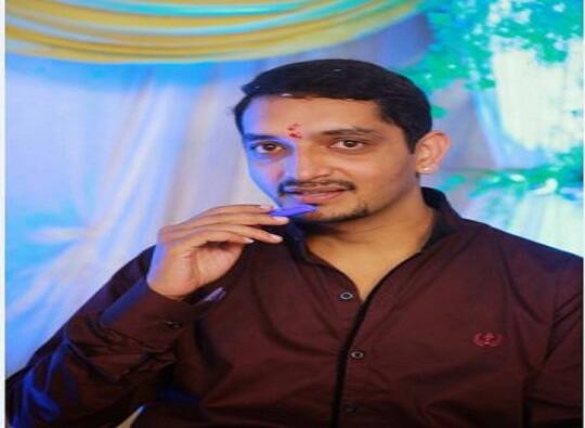 Navi Mumbai Ola Driver Throws Man Roadside Hit By His Own Car Latest Update ओलाच्या धडकेत तरुण जखमी, उपचाराविना तडफडून मृत्यू