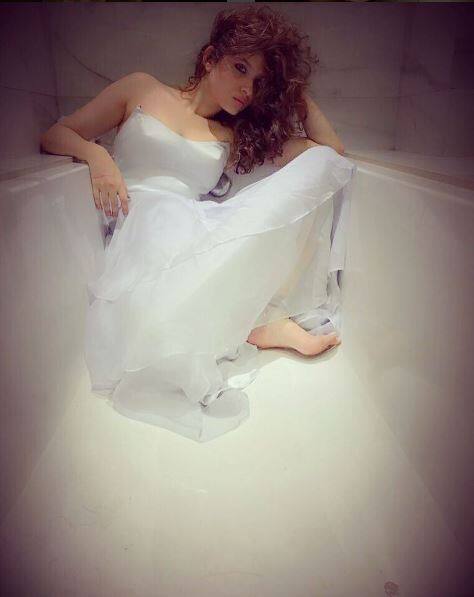 छोट्या पडद्यावरील अभिनेत्री अंकिता लोखंडे लवकरच बॉलिवूडमध्ये पदार्पण करणार आहे. अकिंता 'मणिकर्णिका : द क्वीन्स ऑफ झांसी' या सिनेमातून आपल्या मोठ्या पडद्यावरील कारकीर्दीला सुरुवात करणार आहे. 