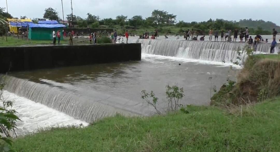 Ban On Crowds In Kondeshwar Waterfalls Next Three Days Latest Update बदलापूरमधील कोंडेश्वर धबधब्यावर तीन दिवस जमावबंदी