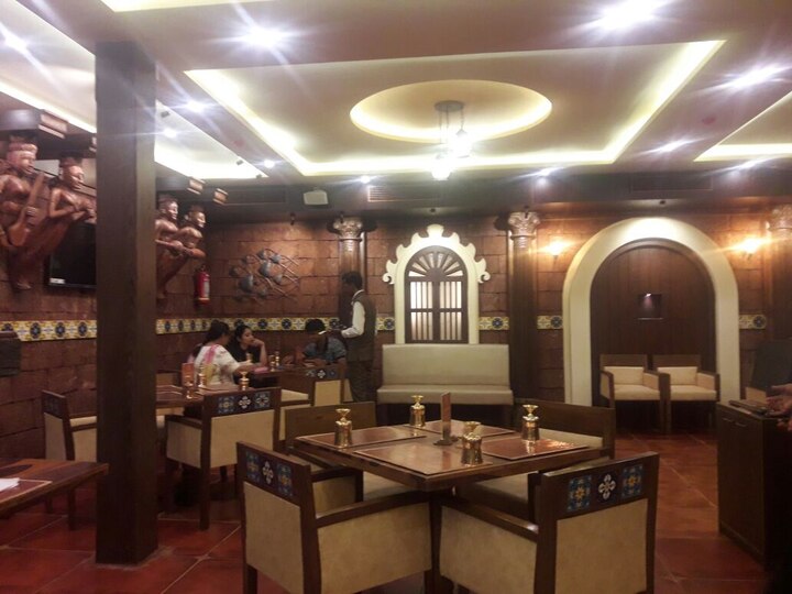 More than 4 lakh restaurants, bars and hotels will reopen today after gap of six months. राज्यातील हॉटेल, रेस्टॉरंट आणि बार आजपासून सुरु होणार!