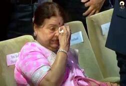 भरसभेत कोकिलाबेन यांना अश्रू अनावर!