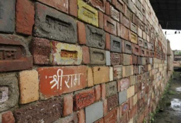 रामजन्मभूमी वाद : अयोध्येतील वादग्रस्त जागा सोडण्यास शिया वक्फ बोर्ड तयार Shia Waqf Board Has Filed An Affidavit In Sc In Ayodhya Case Latest Updates रामजन्मभूमी वाद : अयोध्येतील वादग्रस्त जागा सोडण्यास शिया वक्फ बोर्ड तयार