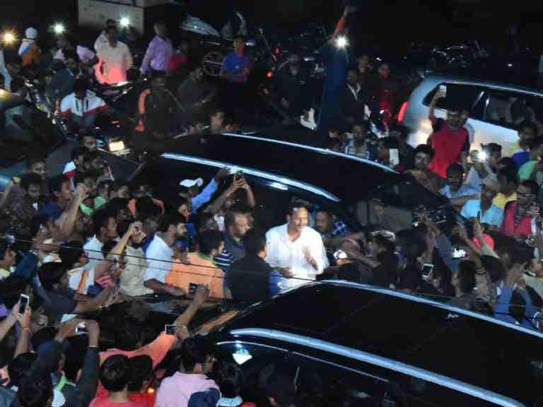 Udayan Raje Bhosales Rally With Thousands Of Supporters In Satara Latest Update हजारो समर्थकांसह उदयनराजेंचं साताऱ्यात शक्तीप्रदर्शन