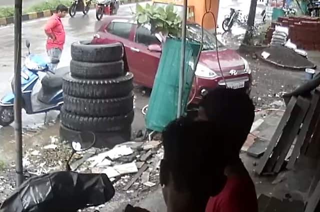 पंक्चर काढायला उभ्या कारमधून 50 हजारांच्या रकमेची लूट