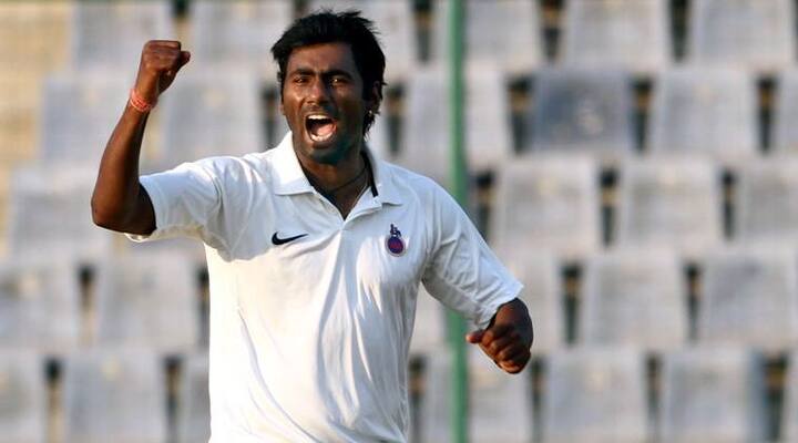 अवानाने 2012 साली इंग्लंविरुद्ध टी-20 तून टीम इंडियात पदार्पण केलं होतं. मात्र त्यानंतर त्याला खेळण्याची संधी मिळाली नाही. अवाना अखेरचा आयपीएल 2016 मध्ये किंग्ज इलेव्हन पंजाबकडून खेळला होता. दिल्लीच्या संघाकडून त्याने प्रथम श्रेणी क्रिकेटमध्ये 62 सामने खळले आहेत.