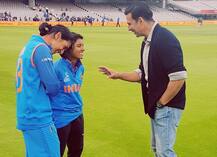 भारताच्या पराभवानंतर खेळाडूंना धीर देण्यासाठी \'खिलाडी\' मैदानात