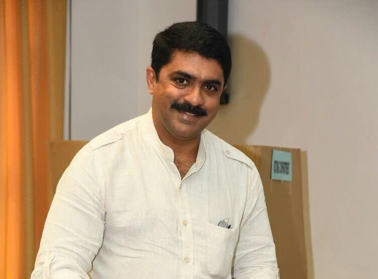 Interesting Turn In Goa Politics After Babush Monserrate Joins Ruling Goa Forward Party Latest Updates गोव्याच्या राजकारणात विजय सरदेसाईंचा मास्टरस्ट्रोक