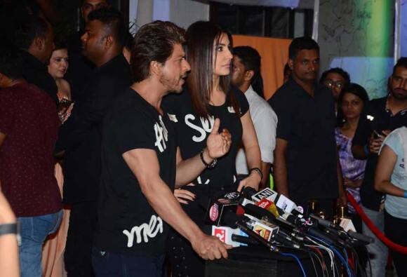 शाहरुख खान सध्या त्याचा आगामी सिनेमा जब हॅरी मेट सेजलच्या प्रमोशनमध्ये व्यस्त आहे. ज्यामध्ये त्याच्यासोबत अभिनेत्री अनुष्का शर्माही दिसणार आहे. या सिनेमाचं दिग्दर्शन इम्तियाज अलीने केलं आहे.