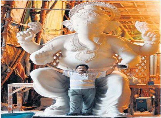 गेल्या 40 वर्षांत त्यांनी 250 पेक्षा जास्त 25 फुटांहून जास्त उंचीच्या गणेशमूर्ती साकारल्या आहेत. मुंबई, पुणे, नाशिकमधील भाविकांकडे त्यांनी साकारलेल्या गणेशमूर्तींची प्राणप्रतिष्ठा होते.