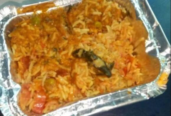 Lizard Found In Food Served To Passenger On Board Poorva Express Latest Update रेल्वेचा किळसवाणा कारभार, पूर्वा एक्सप्रेसमध्ये जेवणात पाल!