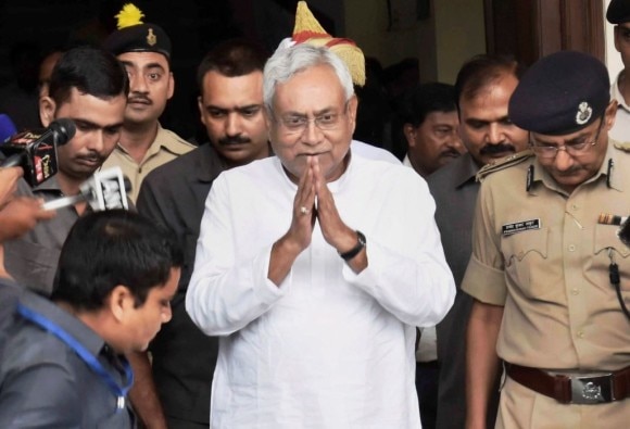 Nitish Kumar will take 7th time oath as 37th CM of Bihar know when Nitish became CM before this बिहारच्या 37 व्या मुख्यमंत्र्याच्या रुपात सातव्यांदा शपथ घेणार नितीश कुमार, जाणून घ्या त्यांच्या या आधीच्या शपथांविषयी
