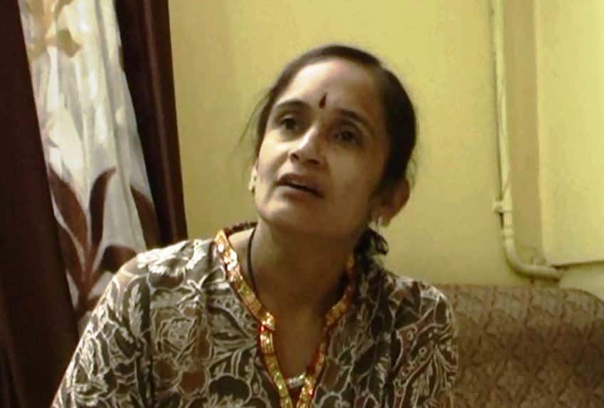 Woman Cheated By Unknown Person With Online Banking In Jalna Latest Updates फोनवर बँकेची माहिती देणं महागात, जालन्यातील शिक्षिकेला लाखोंचा गंडा