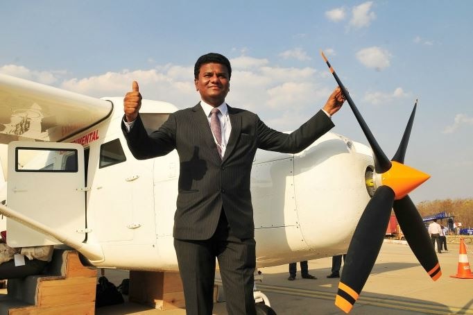 Amol Yadav names aircraft after PM Modi and CM Fadnavis अमोल यादवांच्या विमानाचं नाव व्हीटी-नरेंद्र मोदी देवेंद्र'!