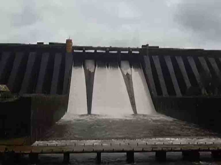 Heavy Rains In Satara Koyna Dam Update Latest News कोयना धरणक्षेत्रात मुसळधार पाऊस, धरणातून पाण्याचा मोठा विसर्ग