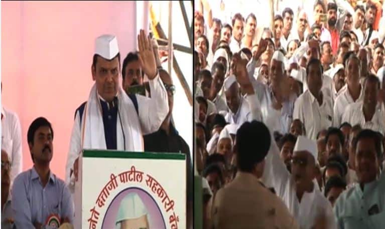 Farmers Protest During Cms Speech In Nashik Latest News Updates नाशिकमध्ये मुख्यमंत्र्यांच्या भाषणादरम्यान शेतकऱ्यांचा गोंधळ