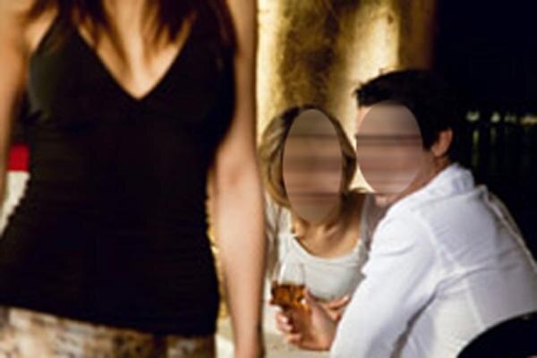Wife Exposed Husbands Extra Marital Affair Latest Updates पतीच्या विवाहबाह्य संबंधांची ‘ऑनलाईन’ भांडाफोड