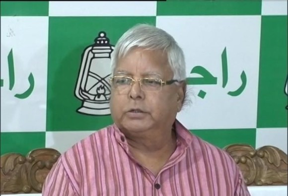 नितीश कुमार सत्तेचे भुकेले, लालूप्रसाद यादव यांचं टीकास्त्र