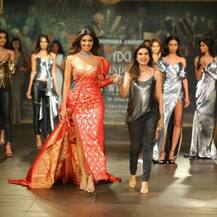 शिल्पा शेट्टीचा सॉलिड लूक, रॅम्पवर जलवा 