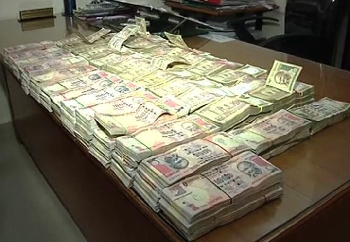 Nagpur Builder Arrested With Rs 97 50 Lakh Old Currency नागपुरात 97 लाख 50 हजारांच्या जुन्या नोटांसह बिल्डर अटकेत
