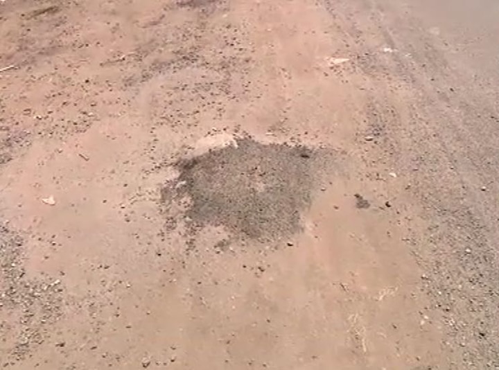 Two Children Death Due To Potholes Latest Update राज्यात खड्ड्यांमुळे 24 तासात दोन बळी