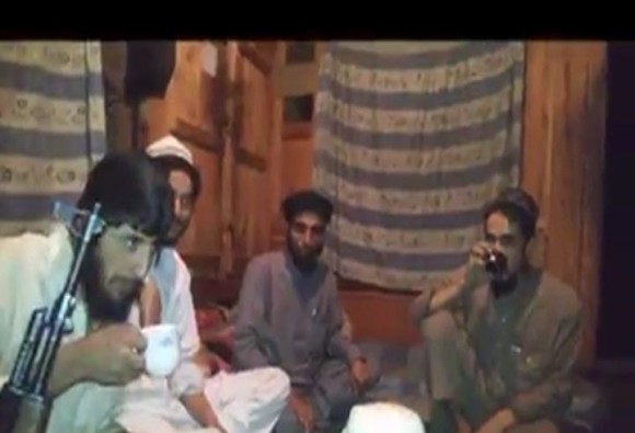 जम्मू काश्मीरमध्ये दहशतवाद्यांची टी-पार्टी, व्हिडीओ व्हायरल