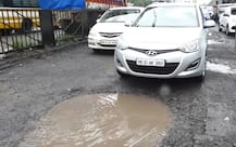 10 फूट लांब, दीड फूट खोल... नवी मुंबईत रस्त्यात खड्डे की खड्ड्यात रस्ते?