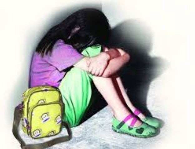 Uttarakhand Two Girls Stripped For Getting Poor Marks In English भर वर्गात शिक्षिकेने दोन मुलींचे कपडे उतरवले!