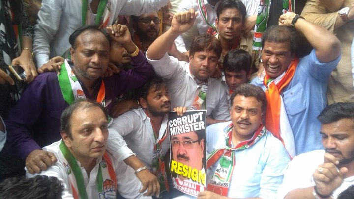 Mumbai Congress Protest Against Prakash Mehta Latest Updates प्रकाश मेहता, राजीनामा द्या, मुंबई काँग्रेस आक्रमक