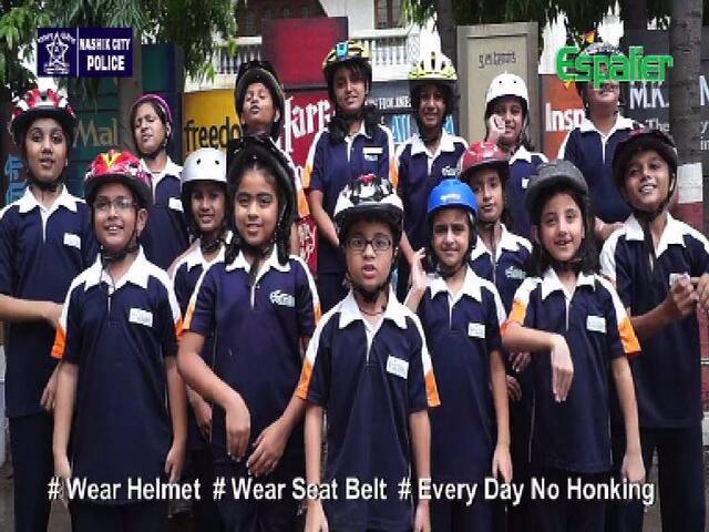 सोनू, तू पोलिसांशी नीट बोल, नाशिकच्या चिमुकल्यांची गाण्यातून जनजागृती!