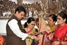 100 शेतकरी महिलांचं मुख्यमंत्र्यांना रक्षाबंधन