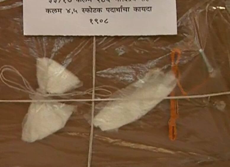 Explosives Material Seized From The Scrap Store In Mumbra Latest Update मुंब्य्रात भंगाराच्या दुकानातून स्फोटकांचा साठा जप्त, तिघे अटकेत