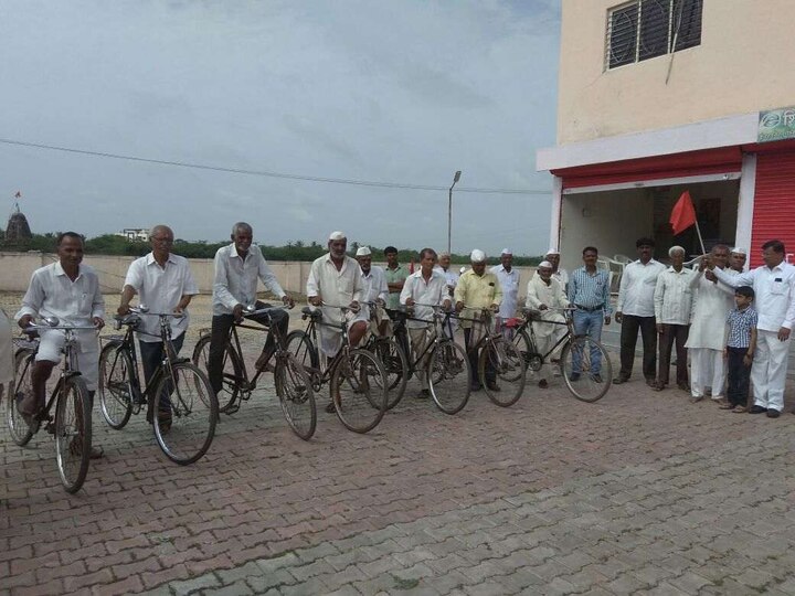 Senior Citizens Participated In Cycling Compitition In Malshiras Latest Updates अचाट... अफाट.... सोलापुरातील आजोबा सुसाट!
