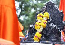 शिस्त, शांतता आणि संयम, मुंबईतील मराठा मोर्चा पाहा फोटोंमधून