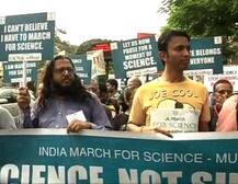 विज्ञान आणि शास्त्रज्ञांच्या गळचेपीविरोधात विज्ञानप्रेमींचा मोर्चा