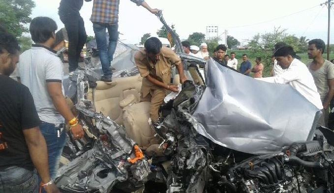5 Maratha Morcha Supporters Died In Accident मराठा मोर्चातून परतताना 5 जणांचा अपघाती मृत्यू